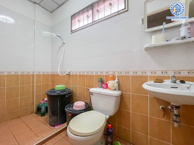 *****บ้านแฝดมือสองชั้นเดียว ย่านนนทบุรี ม.อุดมทรัพย์ บางศรีเมือง บนเนื้อที่ 31.6 ตร.ว. มาพร้อมฟังก์ชัน 3 ห้องนอน 2 ห้องน้ำ จอดรถ 1 คัน แถมฟรี เครื่องปรับอากาศ 1 เครื่อง บนทำเลศักยภาพ เชื่อมต่อถนนหลายเส้นทาง ใกล้จุดขึ้นทางด่วนฉลองรัช